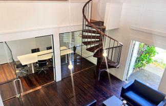 IMPRESSIVE AND SPACIOUS OFFICE WITH CHARACTER
