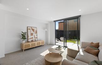 2/88 Holly Road, Saint Albans