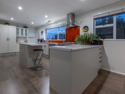 635 Queen Street East, Levin