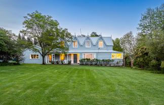 211 Summerhill Road, Cust