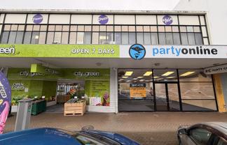 Retail with rear access!