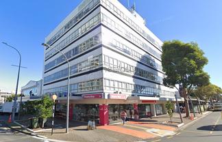Light-Filled 231m² Office in Takapuna