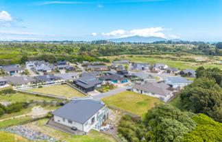 10 Piwakawaka Way, Waikanae