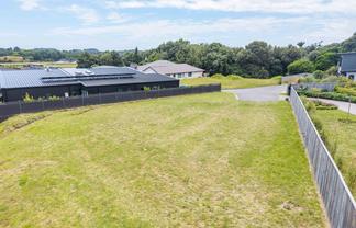 10 Piwakawaka Way, Waikanae