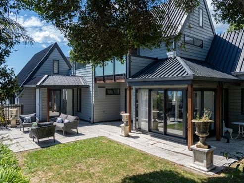 111 Arapiki Road, Stoke