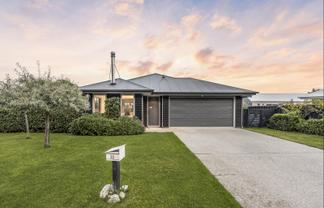 32 Quinnat Street, Albert Town