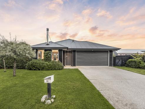 32 Quinnat Street, Albert Town