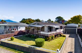 14 Trelawney Crescent, Westown