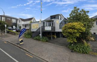 Premium City-Fringe Retail Opportunity
