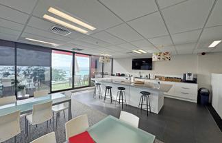 MODERN TAKAPUNA OFFICE WITH OCEAN VIEWS
