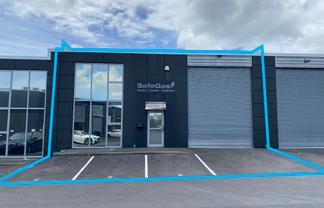 Versatile Space w/ Roller‑Door Access