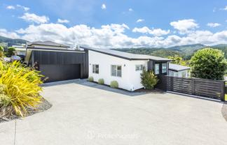 111 Kirton Drive, Riverstone Terraces