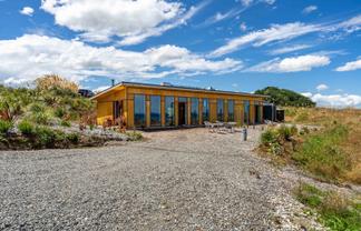 AUCTION; Low Reserve. The Cliffs Seaside Resort!