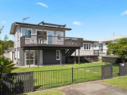 11 Crispe Road, Clarks Beach