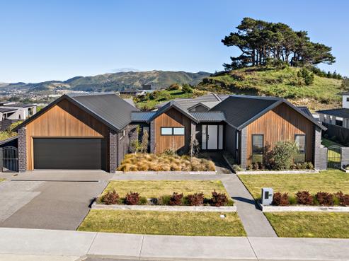 61 Queen Charlotte Drive, Aotea