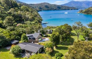 Lochmara Bay, Lochmara Bay