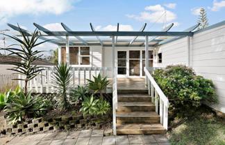 66 Vandeleur Avenue, Birkdale