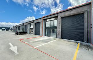 Commercial in prime Papamoa location