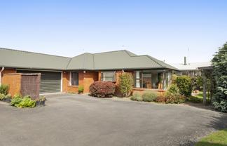 2/221 Harewood Road, Bishopdale