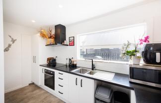 16 Thomson Street, West End