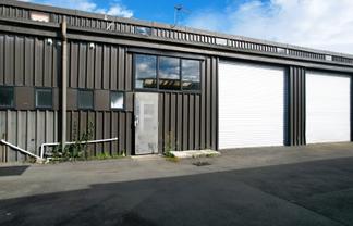 Immaculate 111m2 Warehouse with Mezzanine