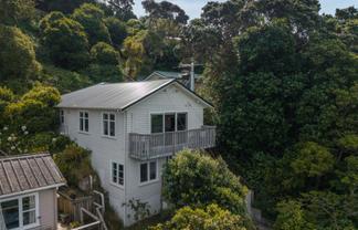 31 Airlie Road, Plimmerton