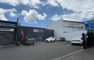 HIGH EXPOSURE SHOWROOM
