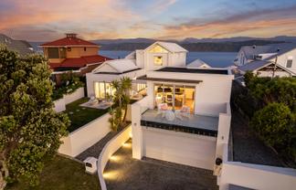 8 Nevay Road, Karaka Bays