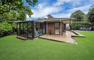 2/3 Diosma Place, Botany Downs