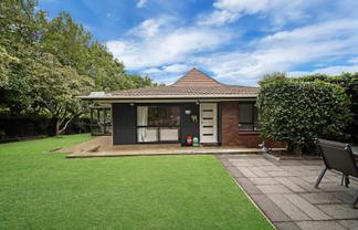 2/3 Diosma Place, Botany Downs