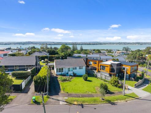 8 Clairville Crescent, Waiotaiki Bay
