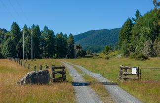 990 Howard Valley Road, Howard