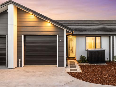 9 Metoriti Crescent, Karaka