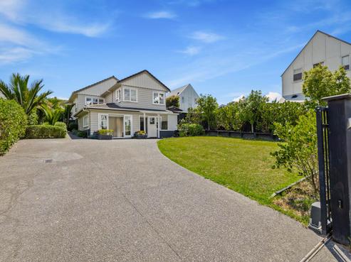 28 Hanlon Crescent, Narrow Neck