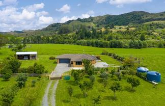 931 Limeworks Loop Road, Te Pahu