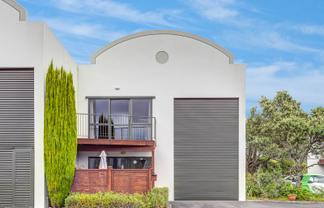 STUDIO WAREHOUSE – FOR SALE OR LEASE
