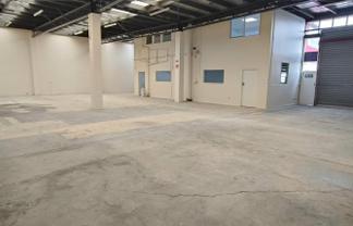 High-Stud Warehouse, Eight Carparks