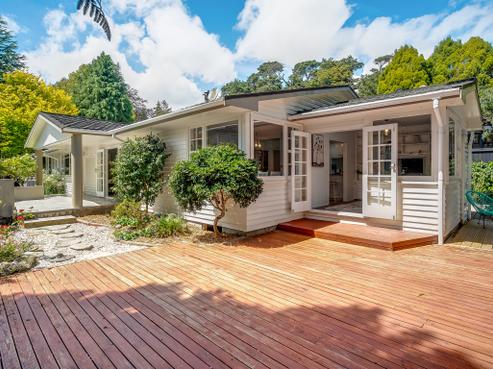 22 Freemans Way, Pinehaven