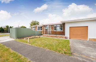 2 Katene Street, West End