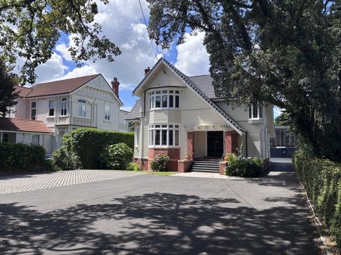 92 Mountain Road, Epsom