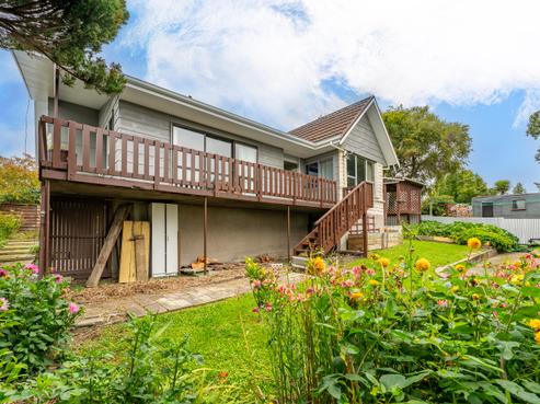 1A Raymond Street, West End
