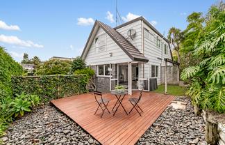 2/38 Rukutai Street, Orakei