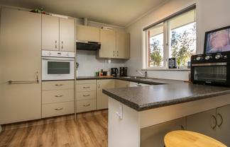35 Churchill Avenue, Allenton