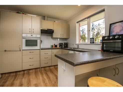 35 Churchill Avenue, Allenton
