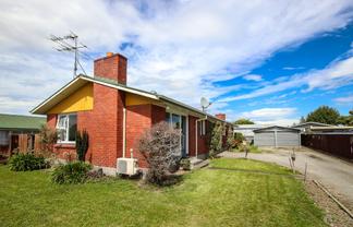 35 Churchill Avenue, Allenton