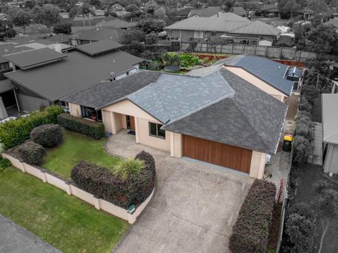 73 Saint James Drive, Huntington