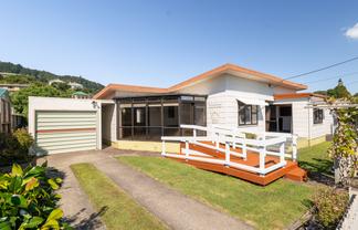 404 Court Street, Thames