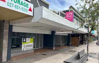 Iconic Retail close to Q'gate with rear parks