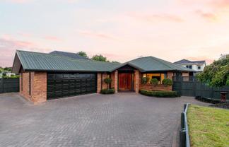 38 Rototuna Road, Flagstaff