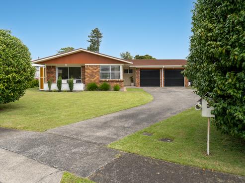 8 Woodstock Crescent, Leamington